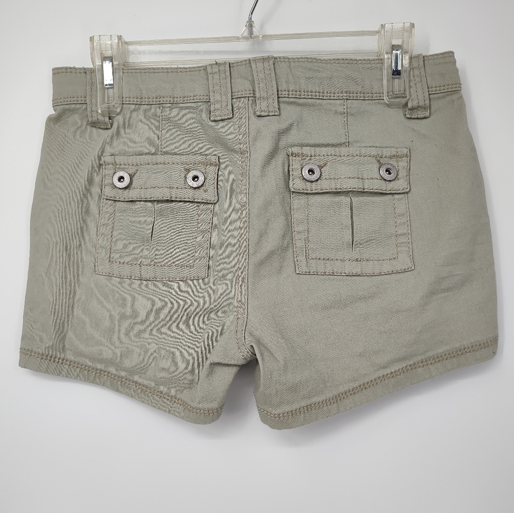 Bit & Bridle Women's Khaki Shorts Mid Rise Size 4 - Picture 3 of 3
